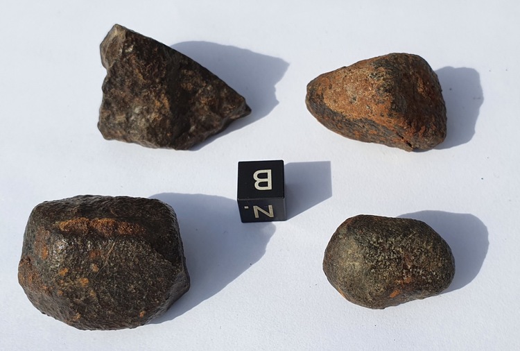 4 NWA XXX Meteorites - 103.0 g Gesamtgewicht