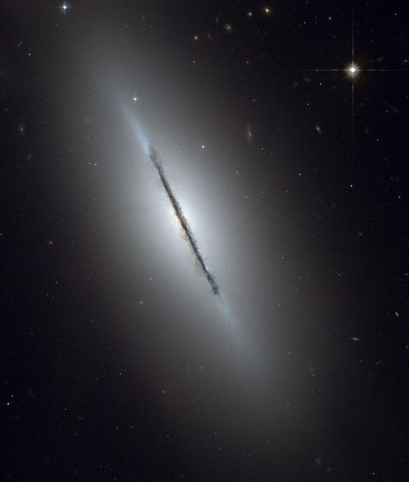 Seitenansicht-Galaxie (auch Spindelgalaxie) NGC 5866