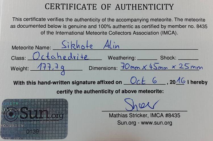 Sikhote-Alin 177.7 g mit natürlichem Schmelzloch