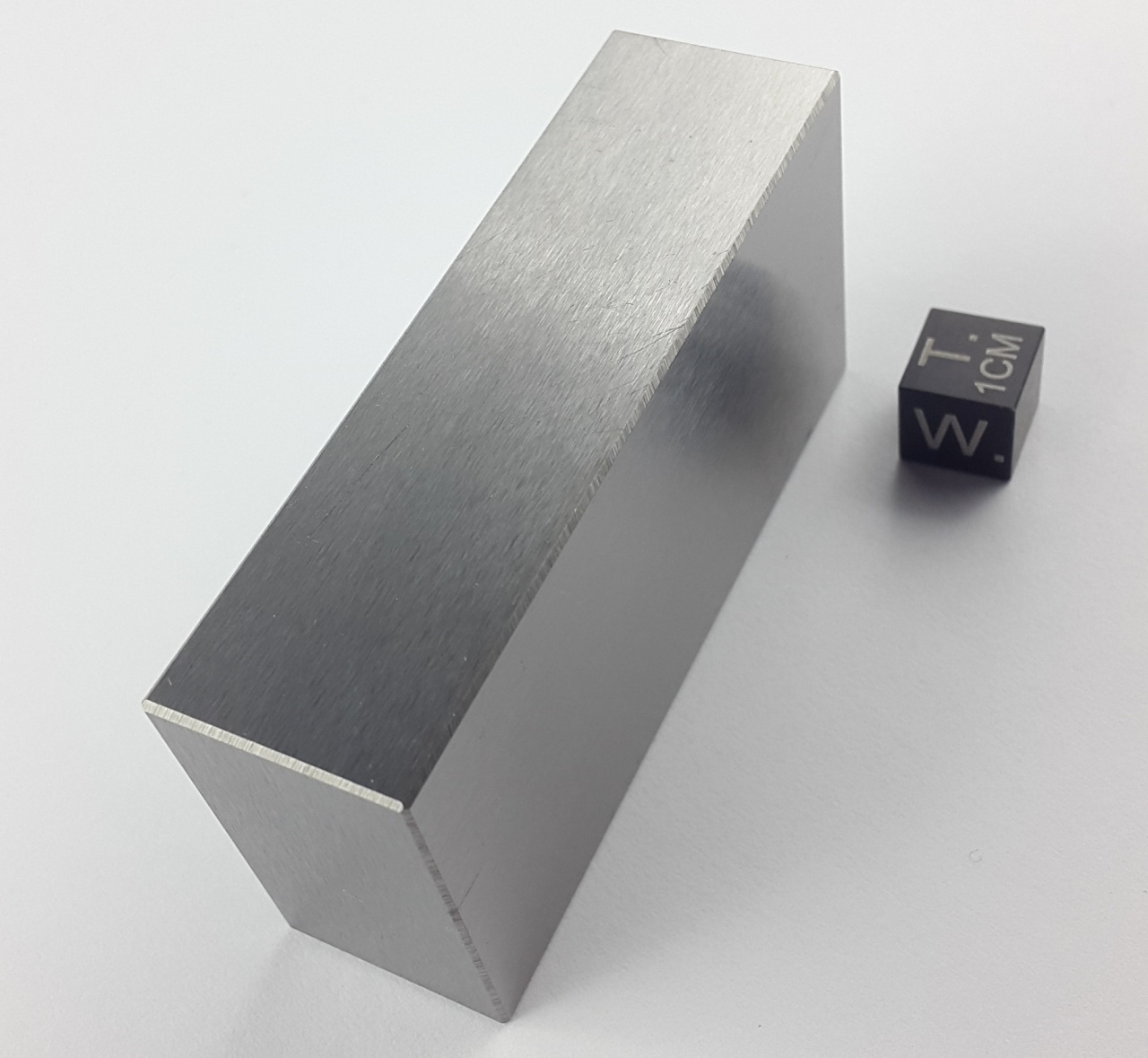 knapp 1 kg Wolfram-Barren pure Tungsten bar 