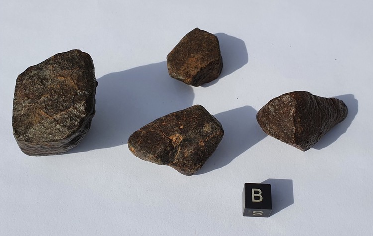 4 NWA XXX Meteorites - 156.6 g Gesamtgewicht