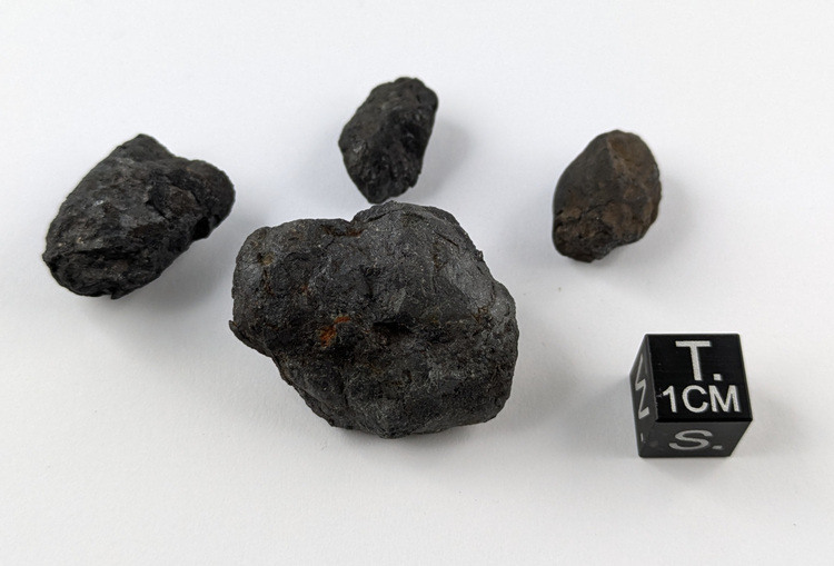 Chelyabinsk 29.4 g - IMB - 4 meteorites