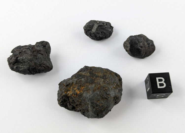 Chelyabinsk 29.4 g - IMB - 4 meteorites